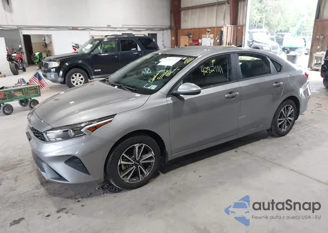 2023 Kia Forte Lxs z USA, uszkodzony, nr VIN 3KPF24AD1PE589297